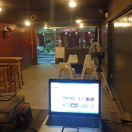 Wacky Fun Party Hostel Bangkok Extérieur photo