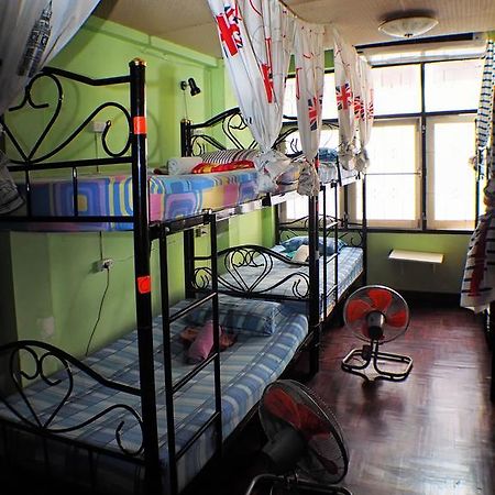 Wacky Fun Party Hostel Bangkok Extérieur photo