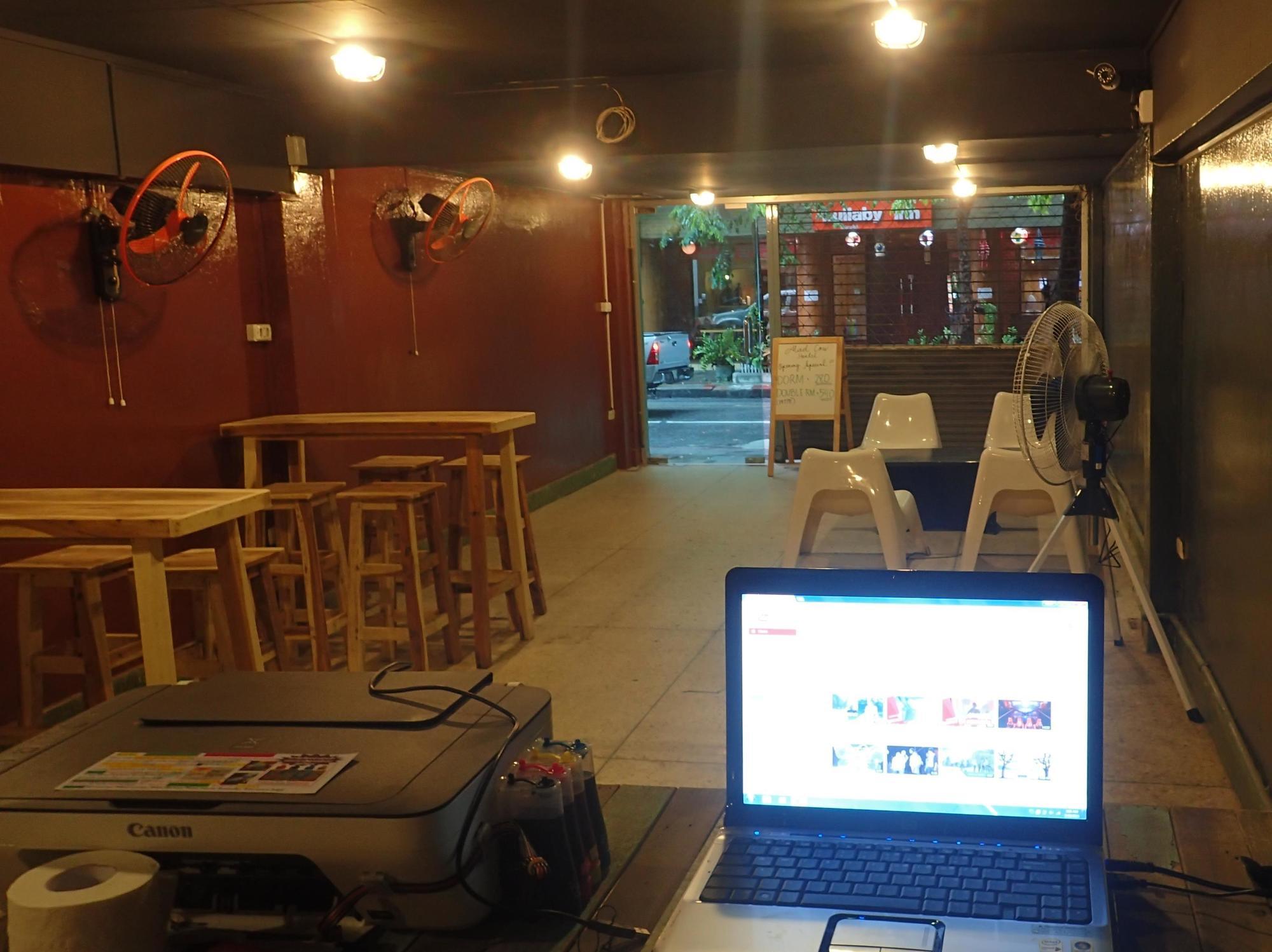 Wacky Fun Party Hostel Bangkok Extérieur photo