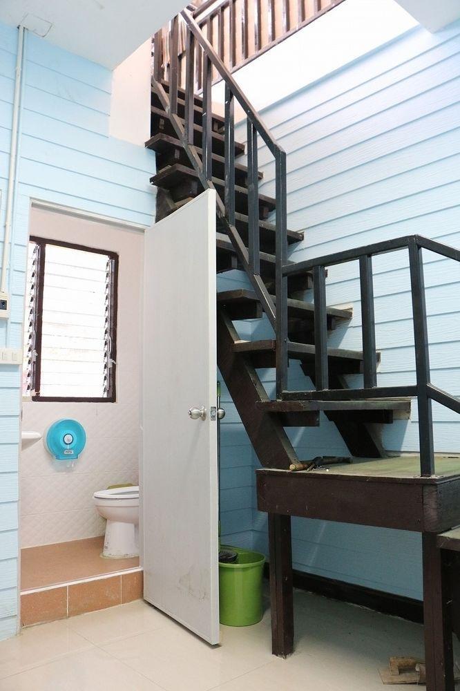Wacky Fun Party Hostel Bangkok Extérieur photo