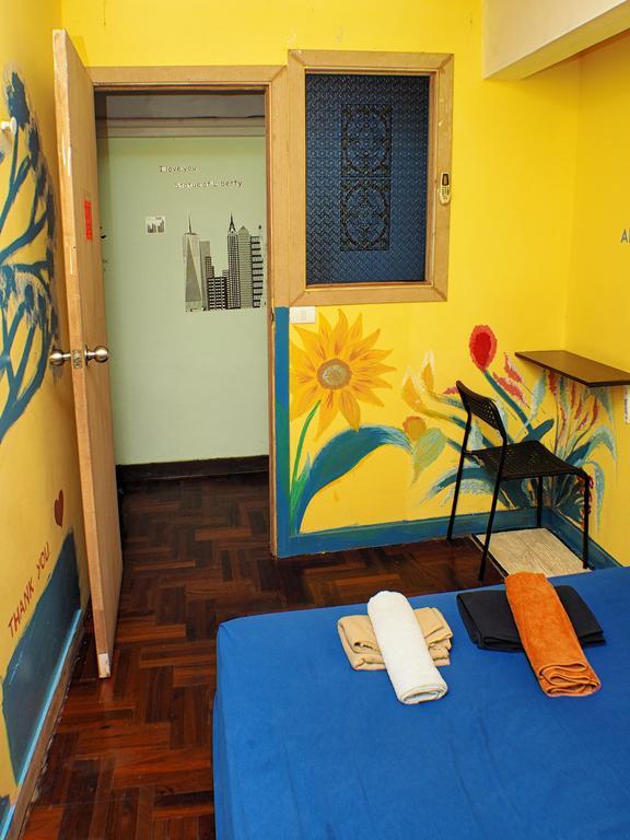 Wacky Fun Party Hostel Bangkok Extérieur photo