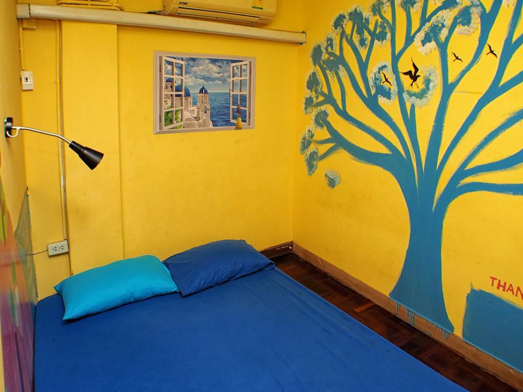 Wacky Fun Party Hostel Bangkok Extérieur photo