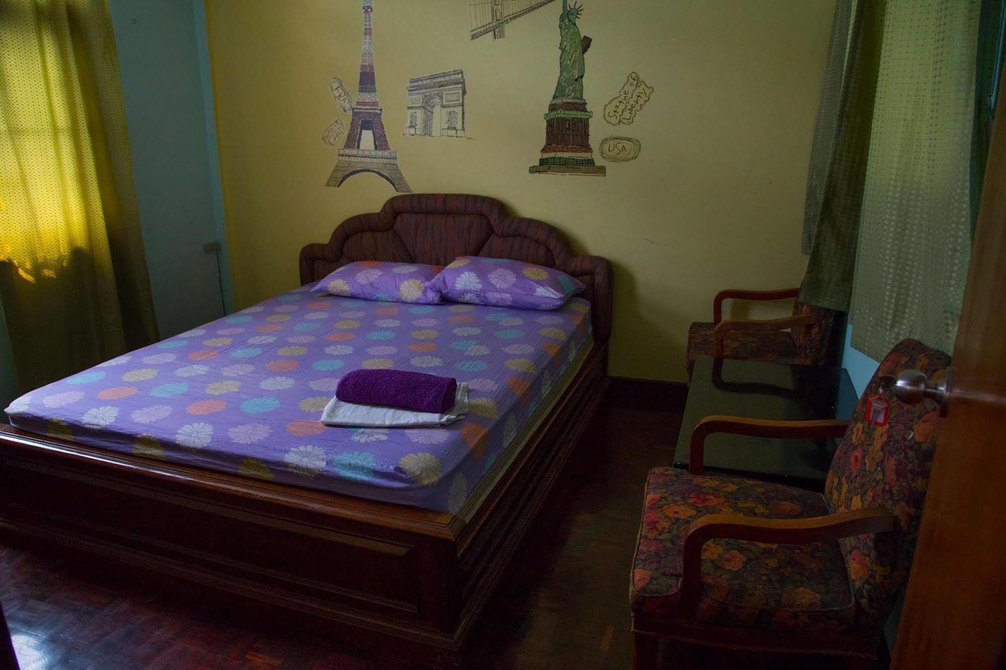 Wacky Fun Party Hostel Bangkok Extérieur photo