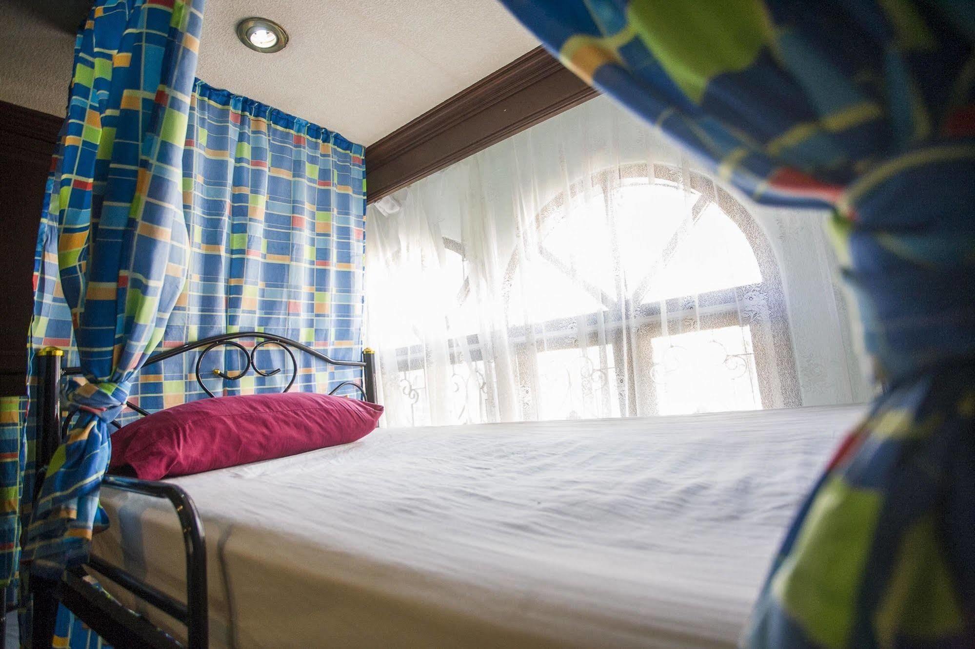 Wacky Fun Party Hostel Bangkok Extérieur photo